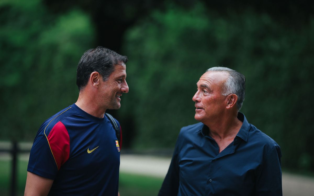 Rafa Yuste visita al Barça Atlètic en la Vall d'en Bas
