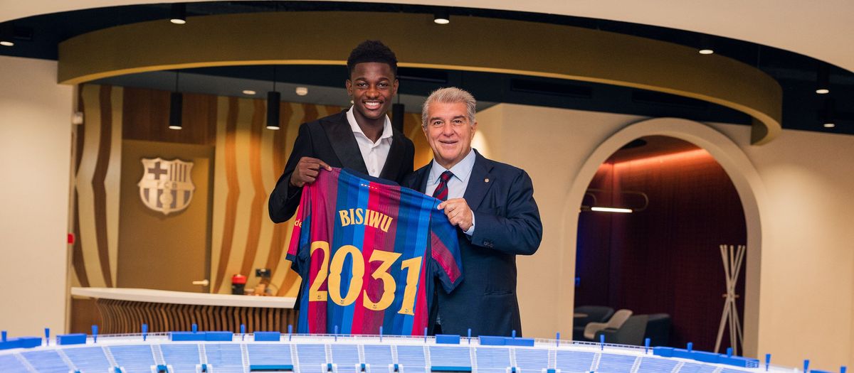 Jesse Bisiwu, presentado como jugador del FC Barcelona