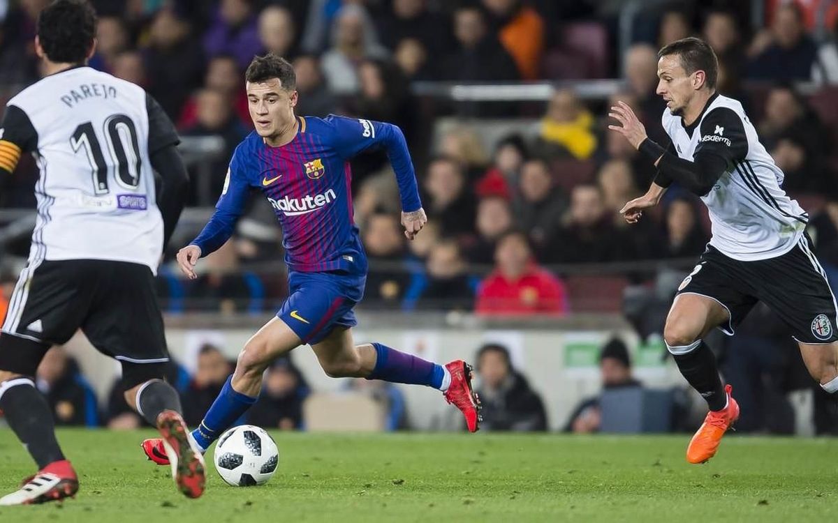 Coutinho dribbles versus Valencia