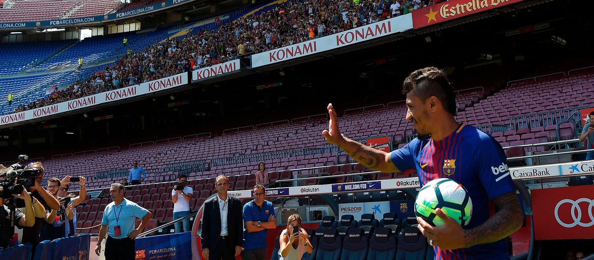 Videos of Paulinho's first few hours as a Barcelona player