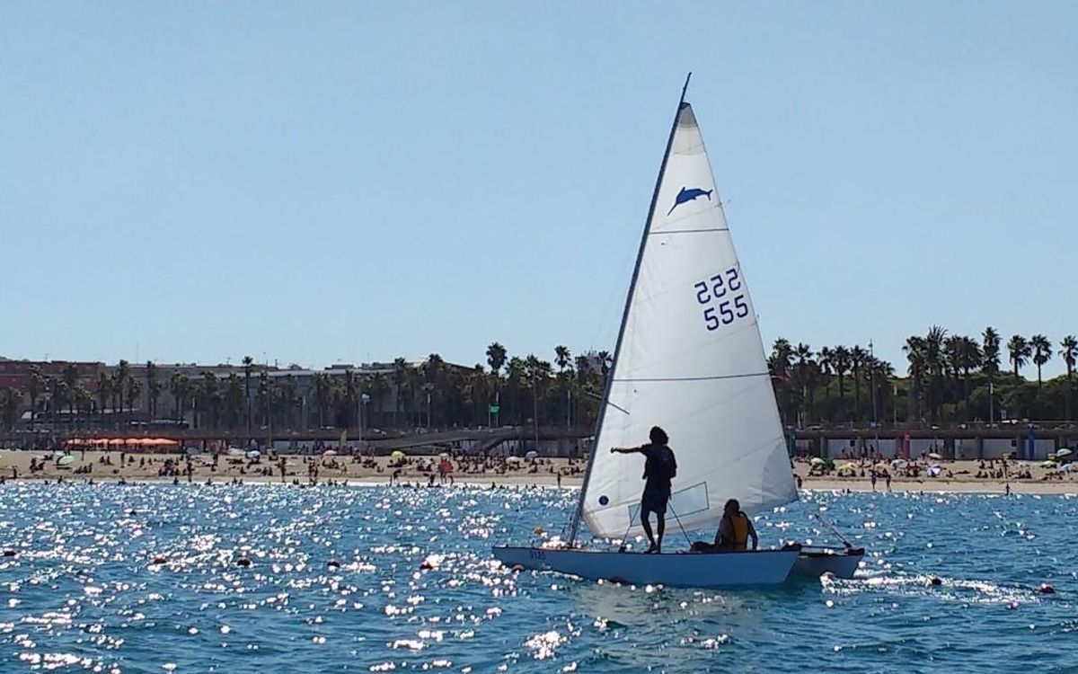 Gaudeix del mar amb les promocions del Club Patí Vela Barcelona