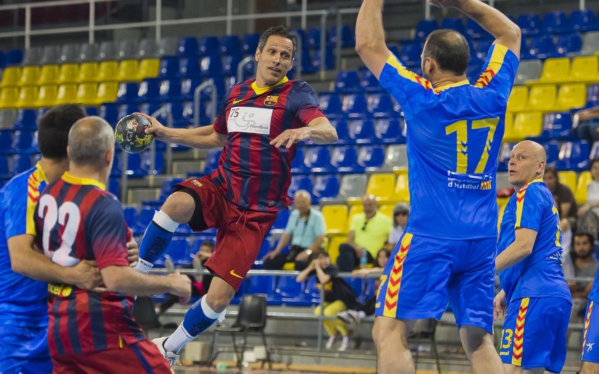 Victoria de la Asociación de Veteranos de Balonmano del FC Barcelona ante la selección catalana (30-26)