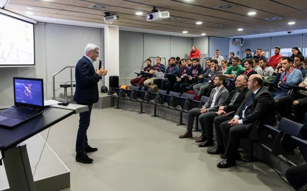 La tercera FCB Coaches Academy forma un centenar d'entrenadors