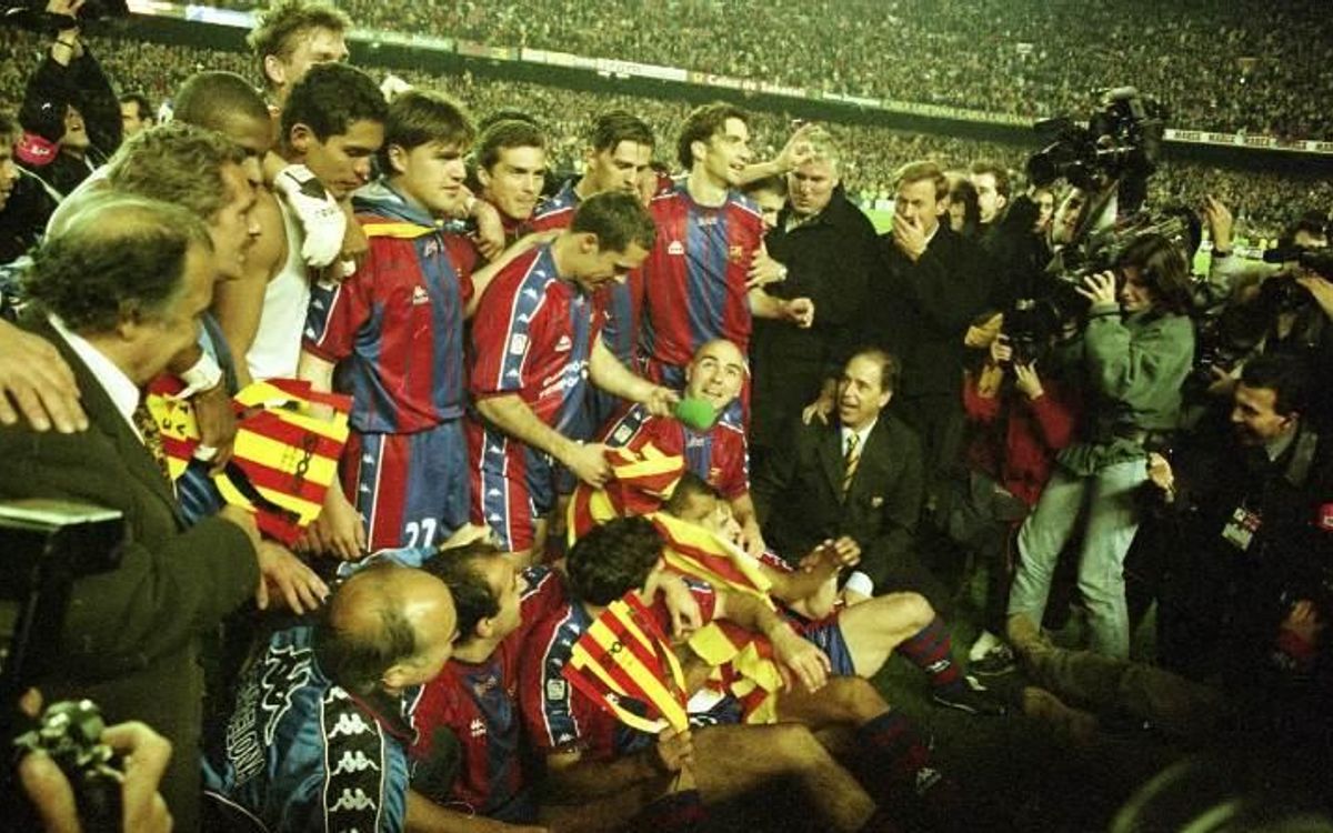 1997-98: La conquesta de la primera Lliga de Van Gaal va suposar el doblet (Copa i Lliga), després de 39 anys sense aconseguir-ho.