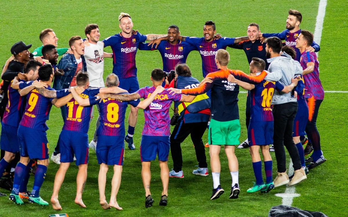 Vidéo - Les joueurs du FC Barcelone, en communion avec le Camp Nou, fêtent le doublé