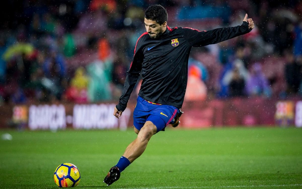 Vidéo - Le défi des poteaux de Messi, Suarez, Piqué et Alba à l'échauffement du FC Barcelone