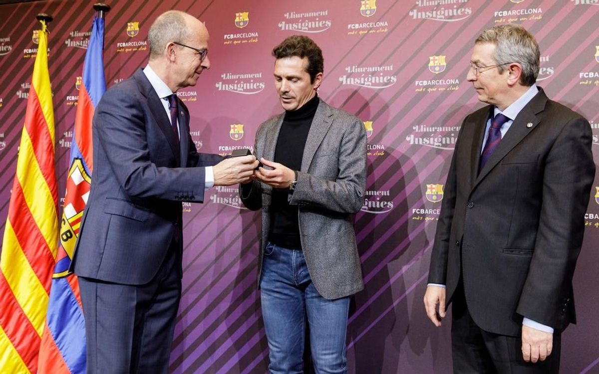 Guillermo Amor recibe la insignia de plata por sus 25 años de socio