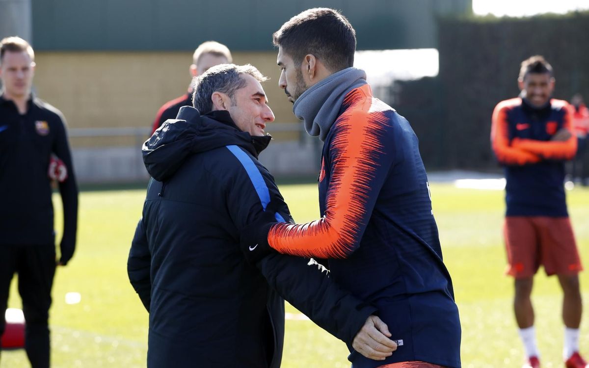 La plantilla felicita a Ernesto Valverde por su cumpleaños