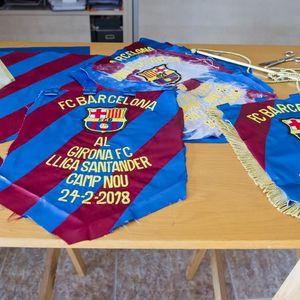 FC Barcelona - Banderín Barça 1996 + Pins Tricampió - Flag / pennant