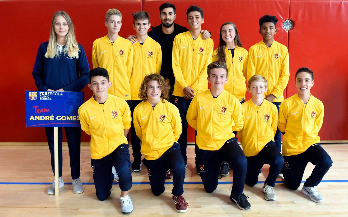 More than 200 kids from the United States meet Barça's André Gomes