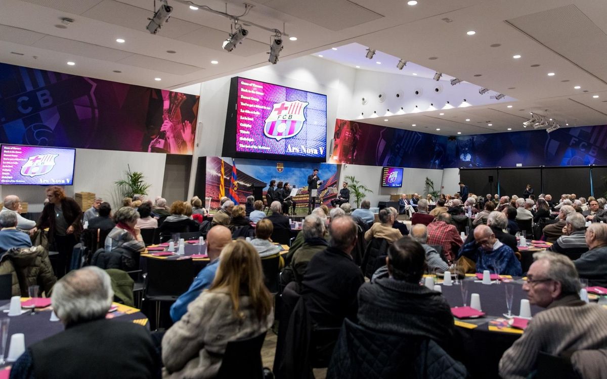 Los miembros del Casal de l'Avi Barça llenan el Auditorio 1899