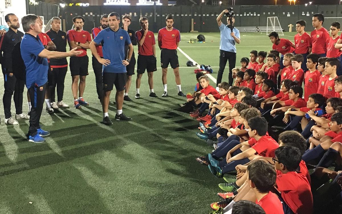 El Infantil B visita la FCBEscola Dubai