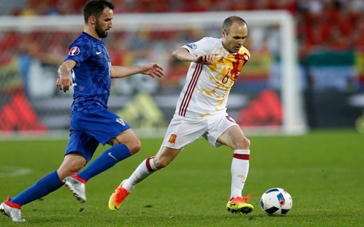 Croatia beat Spain to top Group D at Euro 2016, nervous wait for Turkey