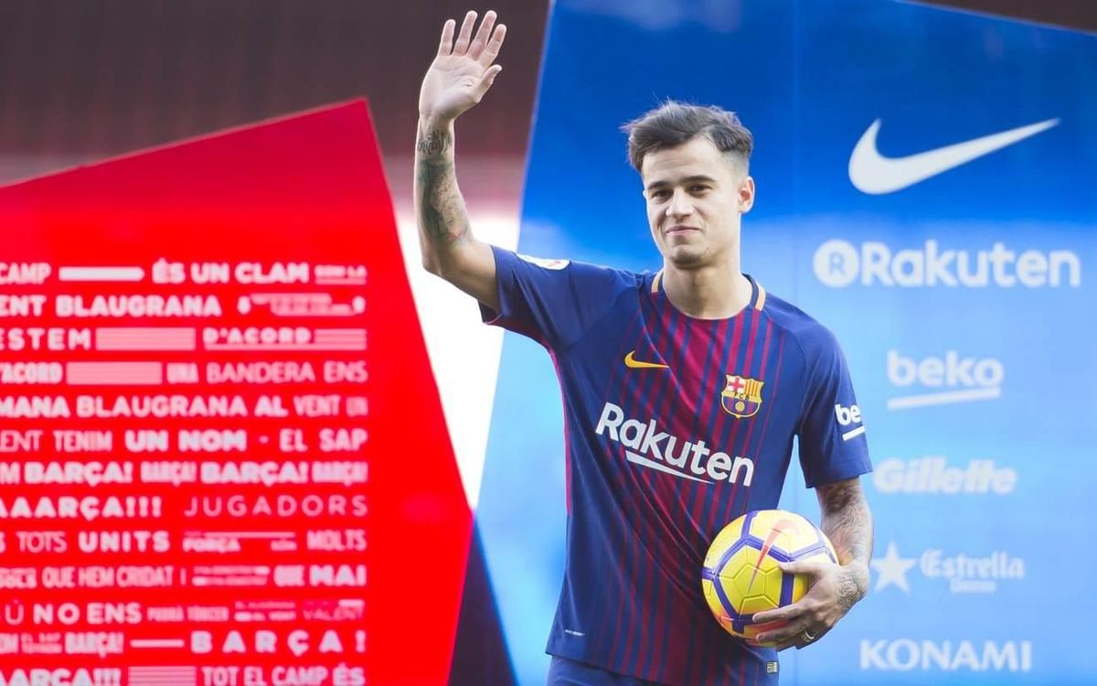 Primeros toques sobre el césped del Camp Nou