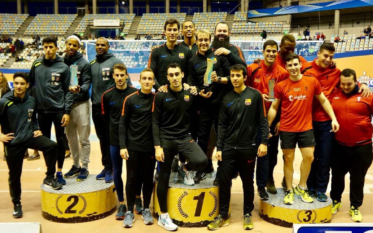 El equipo masculino de la sección de atletismo que se proclamó campeón de la Copa del Rey