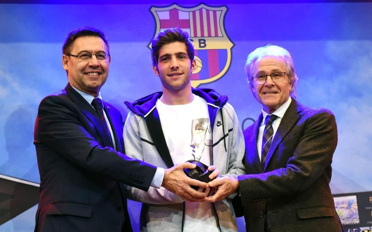 Sergi Roberto rep el Premi Barça Jugadors