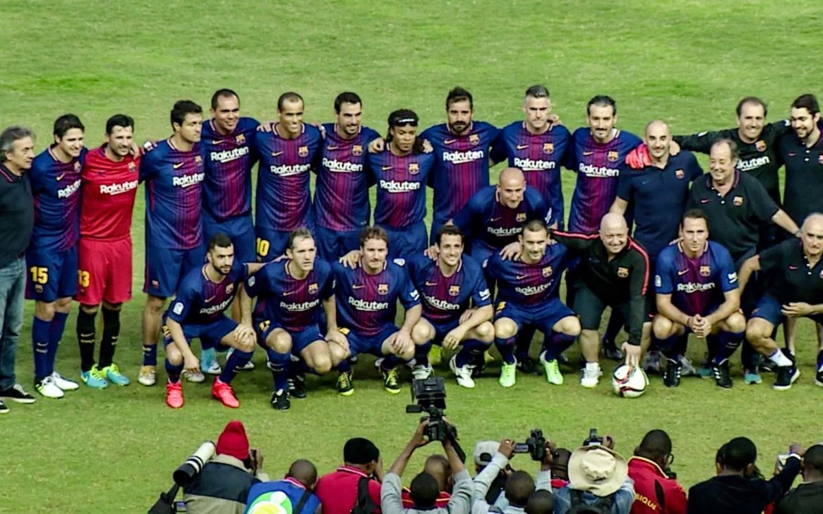 Un golazo de falta de Simao decide el partido de los Barça Legends
