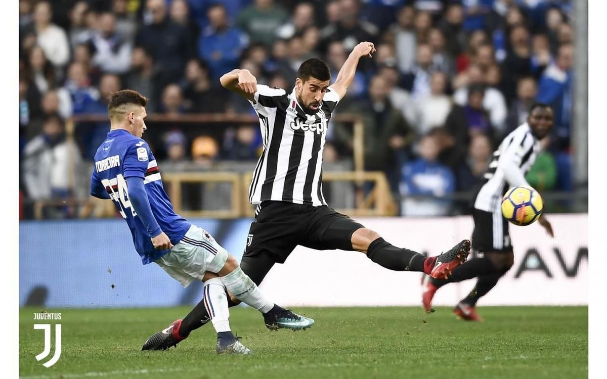 RIVAL WATCH: Juventus falls at Sampdoria before hosting Barça; Valencia wins at Espanyol