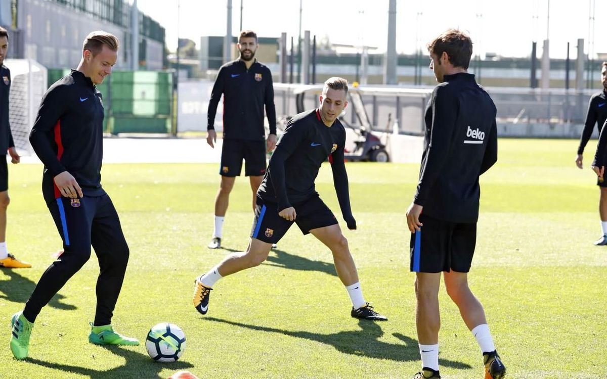 Digne, Aleix Vidal and Vermaelen, in match day squad