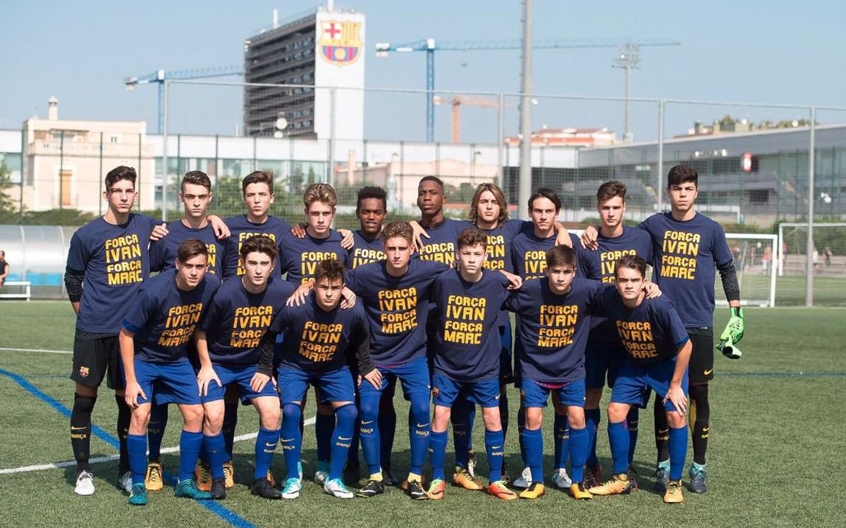 El Cadet A, amb samarretes de suport a Marc Doménech i Iván Julián