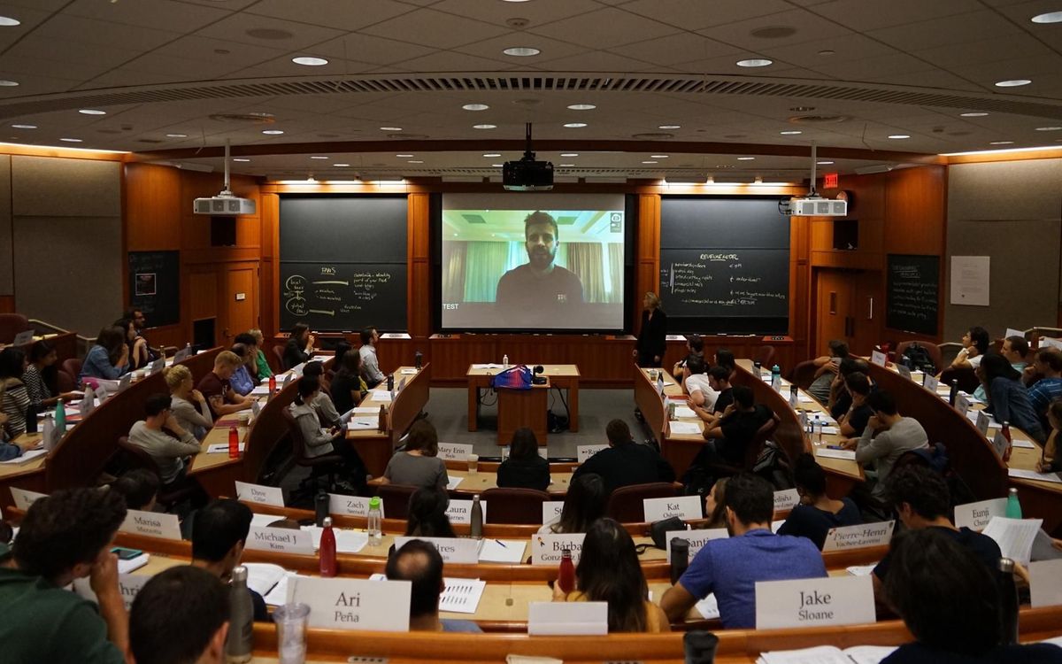 Gerard Piqué explica en Harvard el ADN Barça