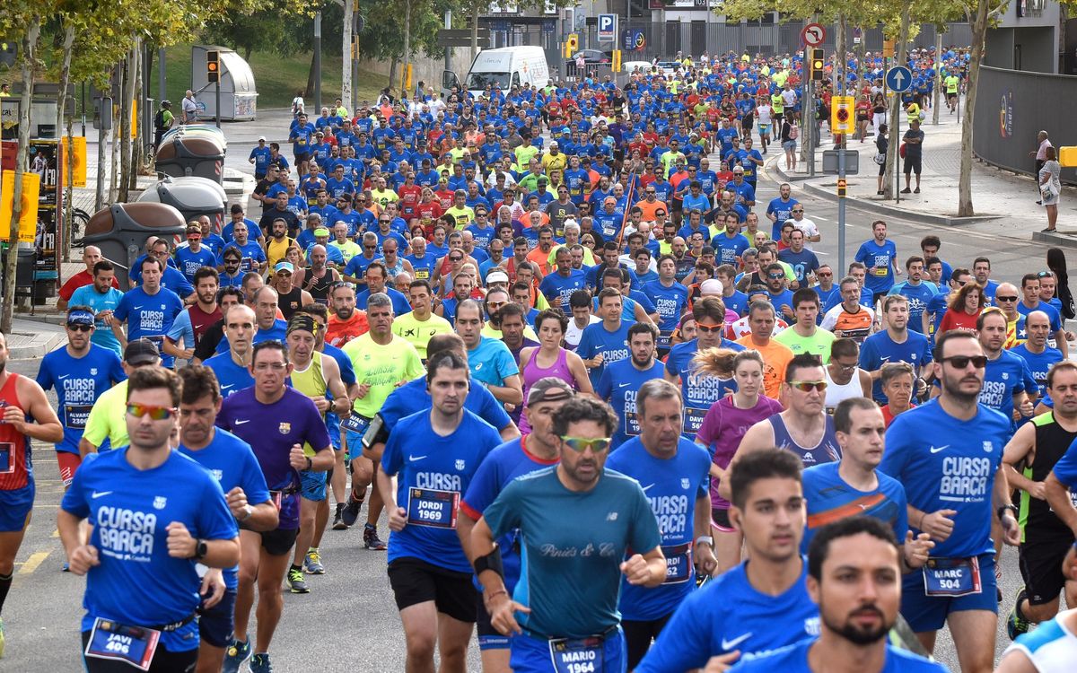 La Cursa Barça llena las calles de Les Corts de deporte y barcelonismo