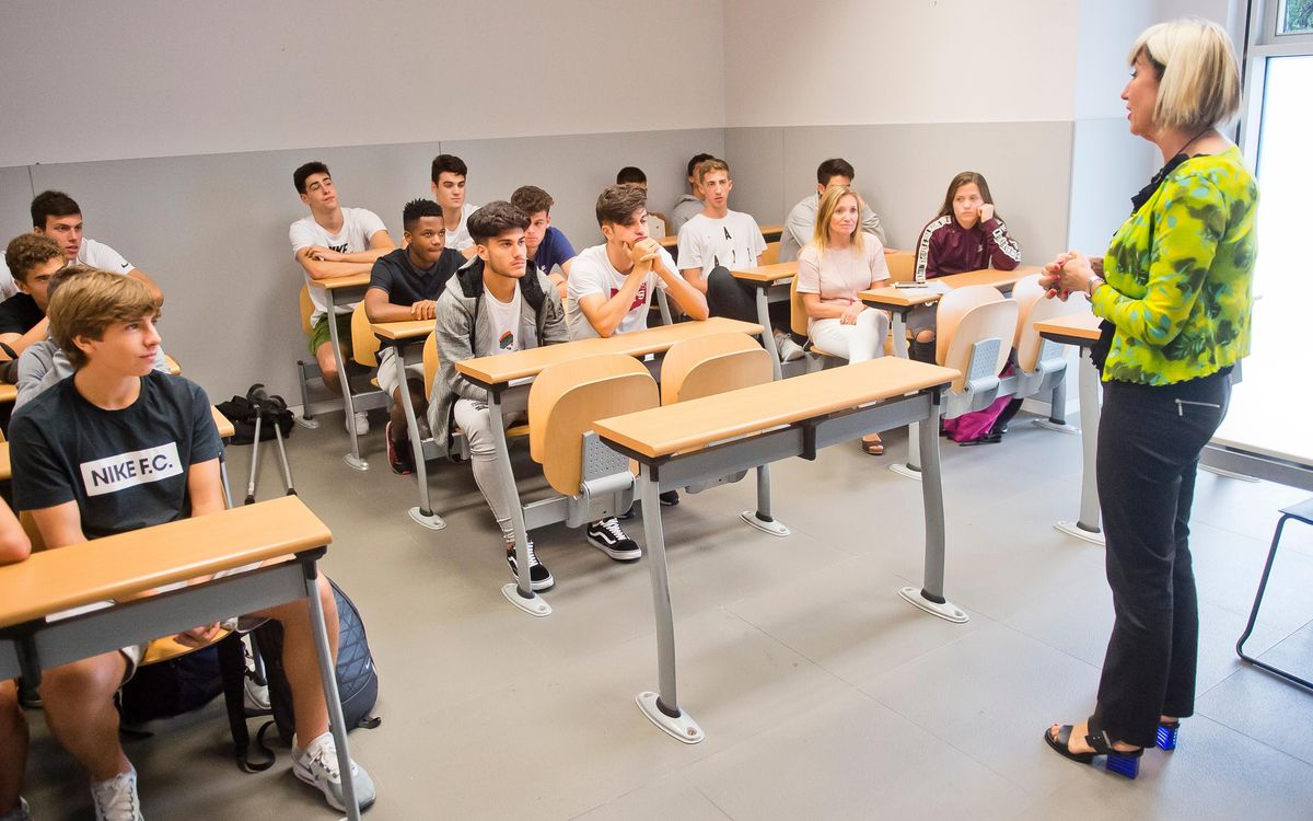 La Masia vuelve a la escuela