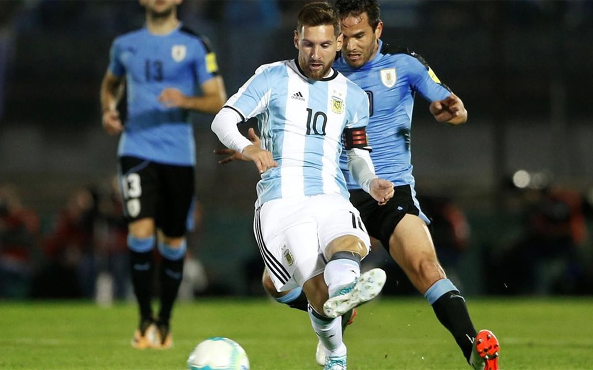 Messi y Suárez empatan sin goles en Montevideo