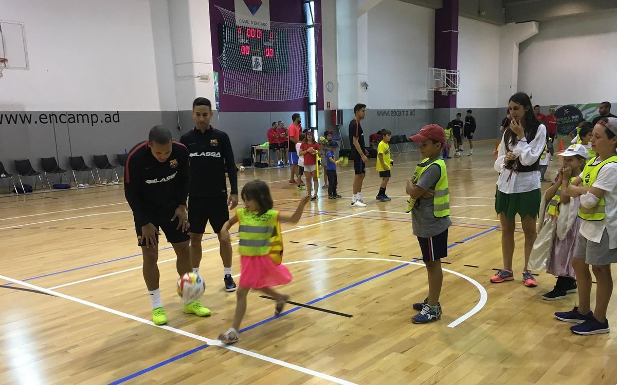 El Barça Lassa, con los niños de Encamp