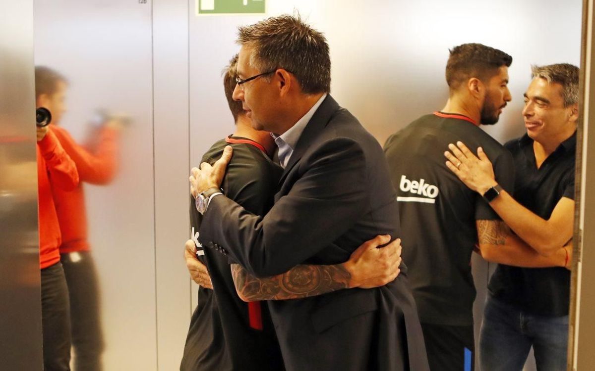 Josep Maria Bartomeu i Pep Segura visiten el primer equip