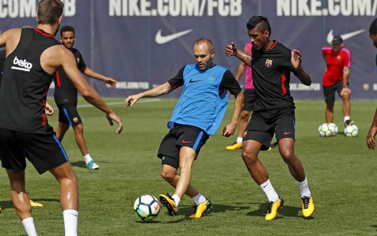 Iniesta i Paulinho, novetats per viatjar a Vitòria