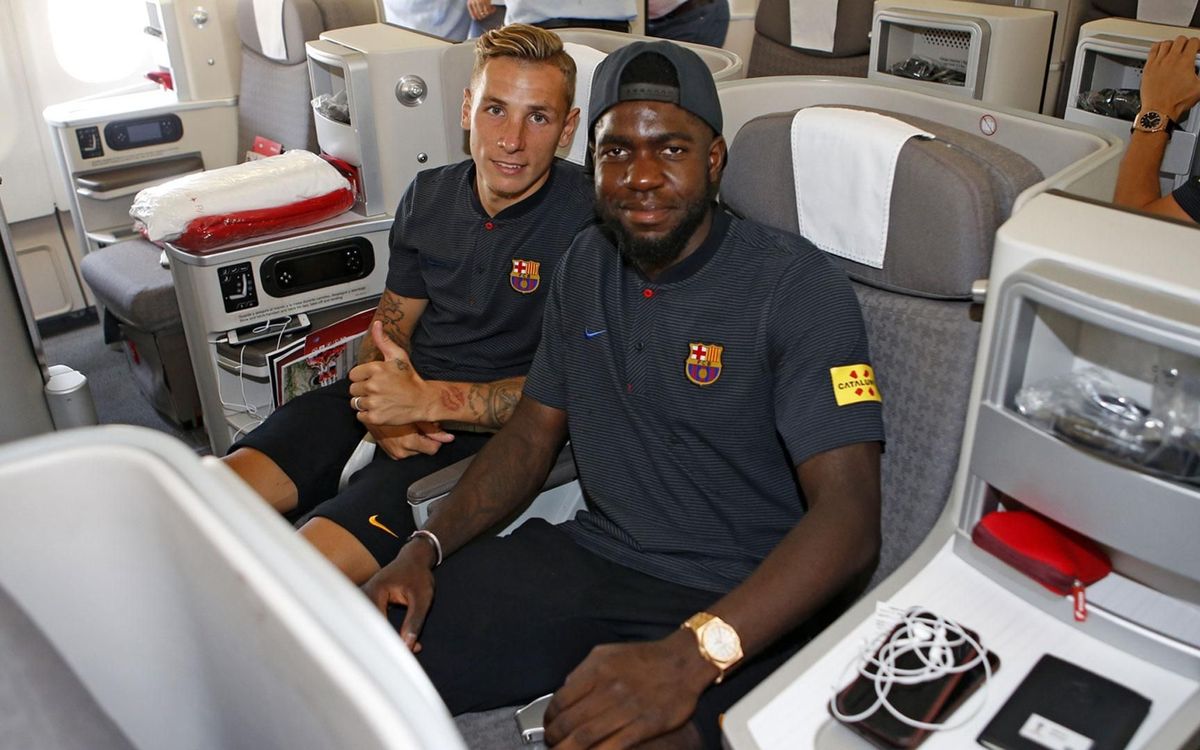 La bienvenida de Umtiti y Digne a Dembélé
