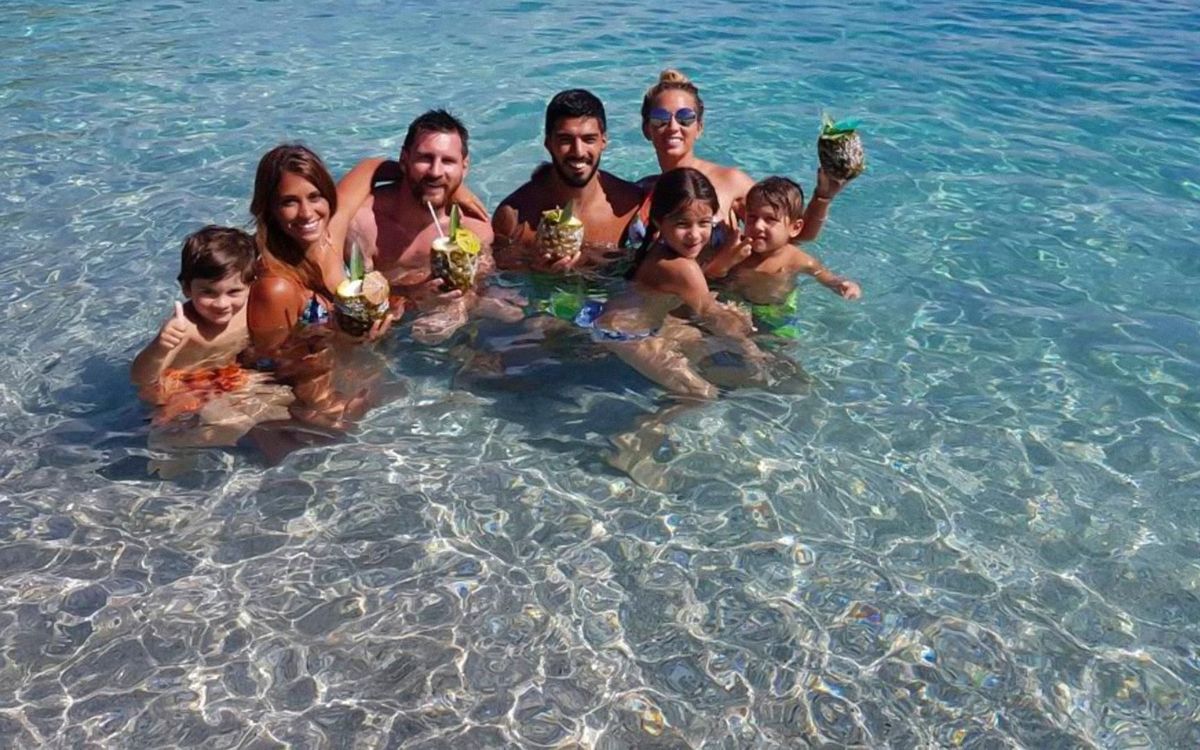 レオ・メッシとルイス・スアレスのプールトライアル