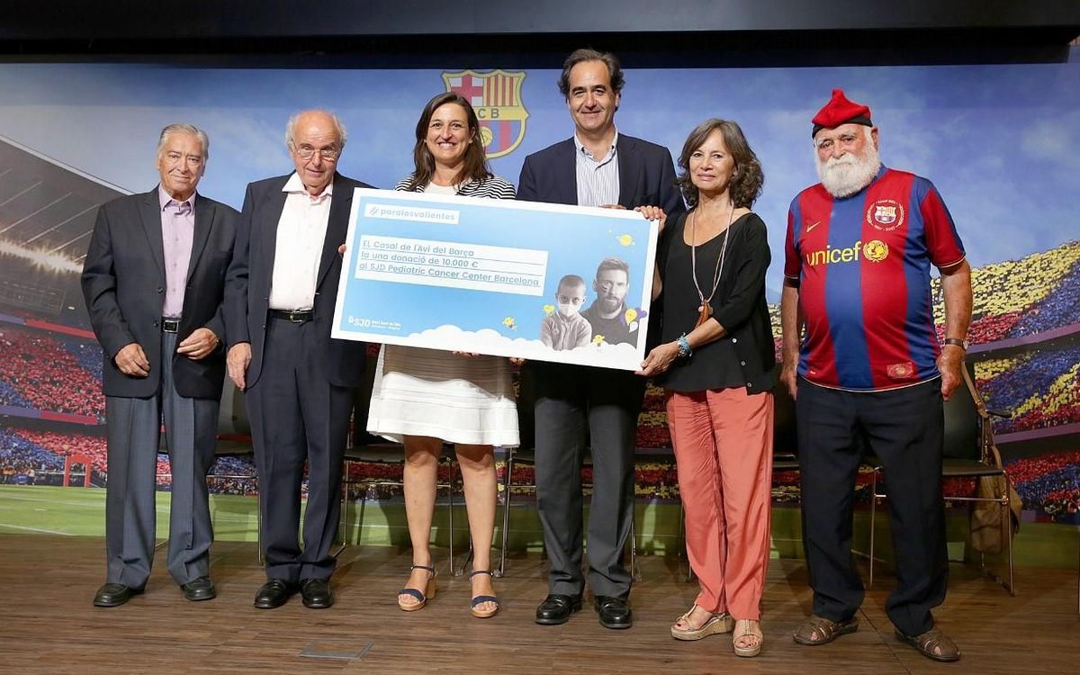 El Casal de l'Avi Barça entrega 10.000 € a favor de la creación del futuro SJD Pediatric Cancer Center