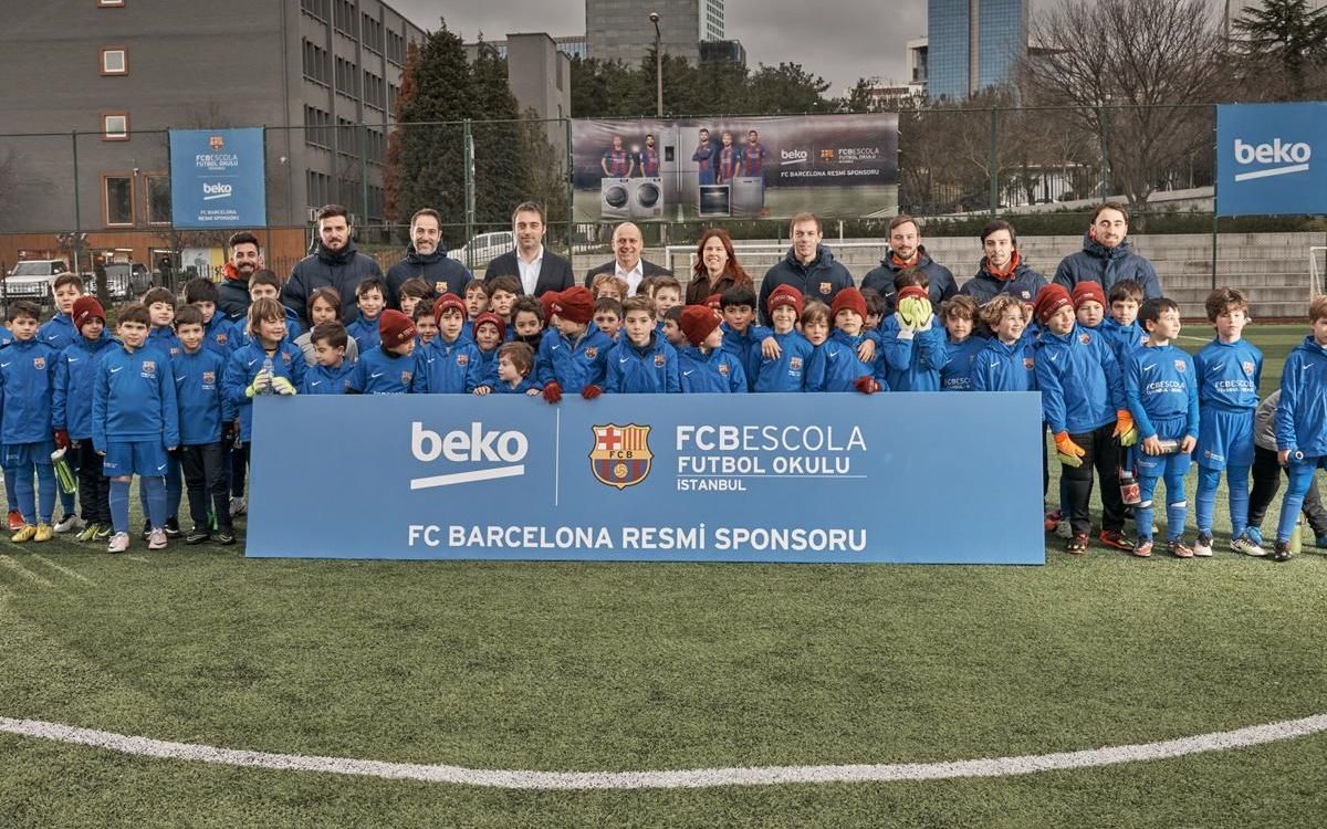 La FCBEscola Estambul firma un acuerdo de patrocinio con Beko