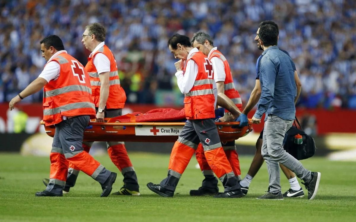 Mascherano suffers cut to the head and knee injury