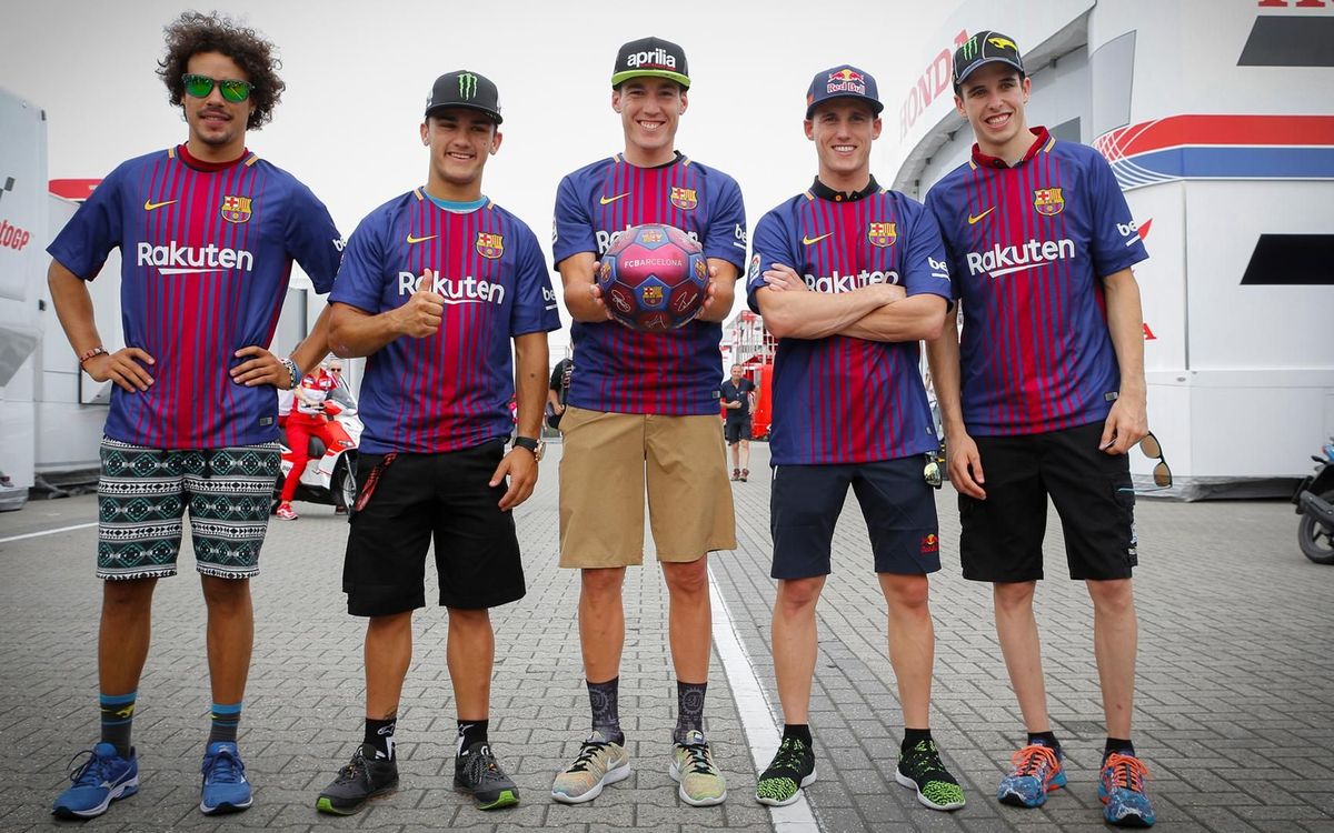 Los pilotos de MotoGP con la camiseta del Barça