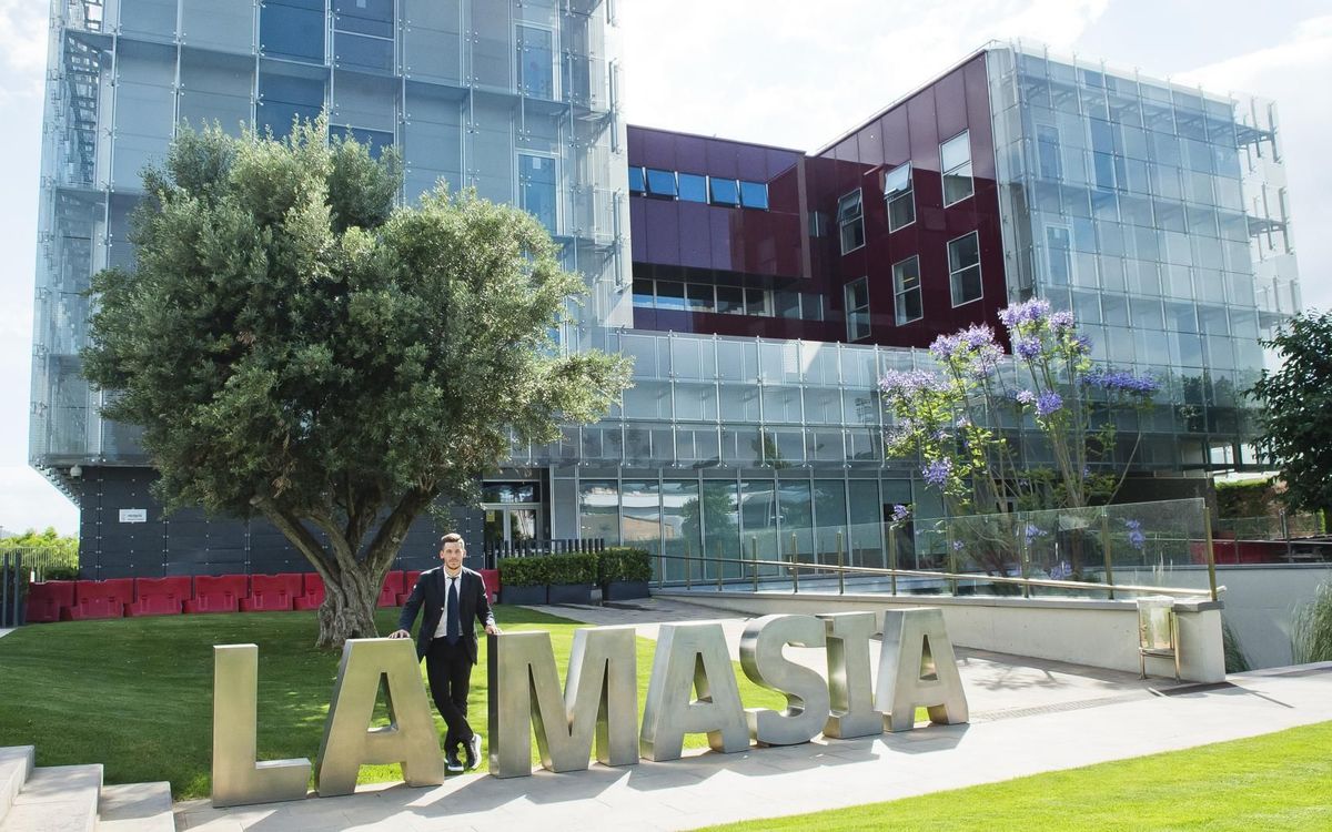 Carles Pérez renueva con el Barça B dos temporadas