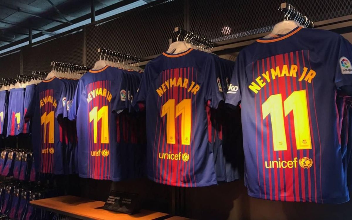 Vidéo - Le nouveau maillot du FC Barcelone est en vente