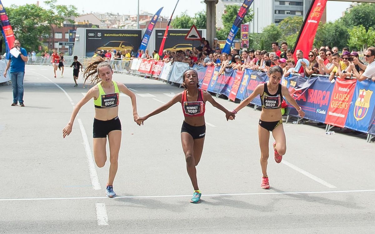 Tres atletas infantiles muestran el espíritu deportivo y lúdico de la Cursa Barça CaixaBank