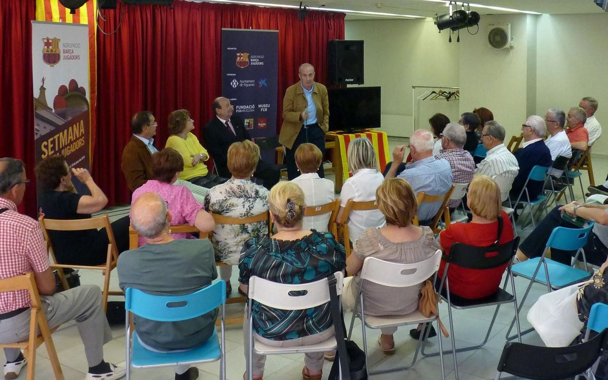 4 exjugadors del Barça expliquen la seva vivència al Casal de la Gent Gran de Figueres
