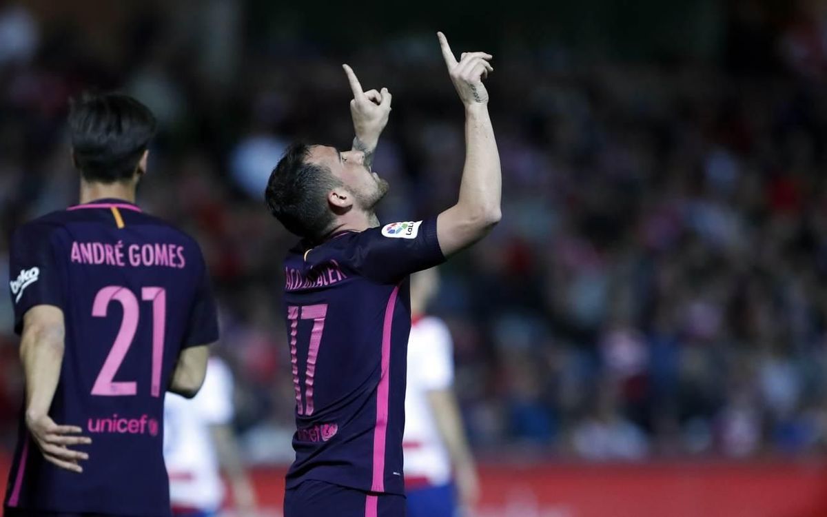 Paco Alcácer scores with modesty