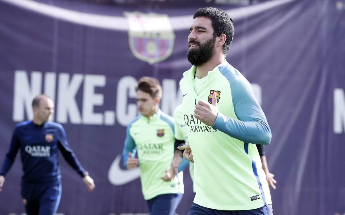 Arda Turan estará tres semanas de baja