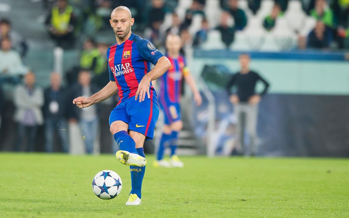 Mascherano, amb molèsties al bessó de la cama esquerra