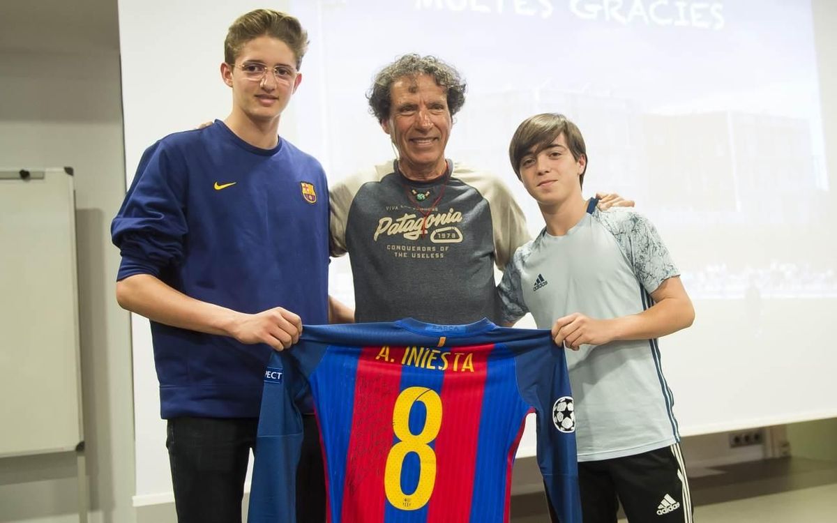 La camiseta de Iniesta subirá al Broad Peak
