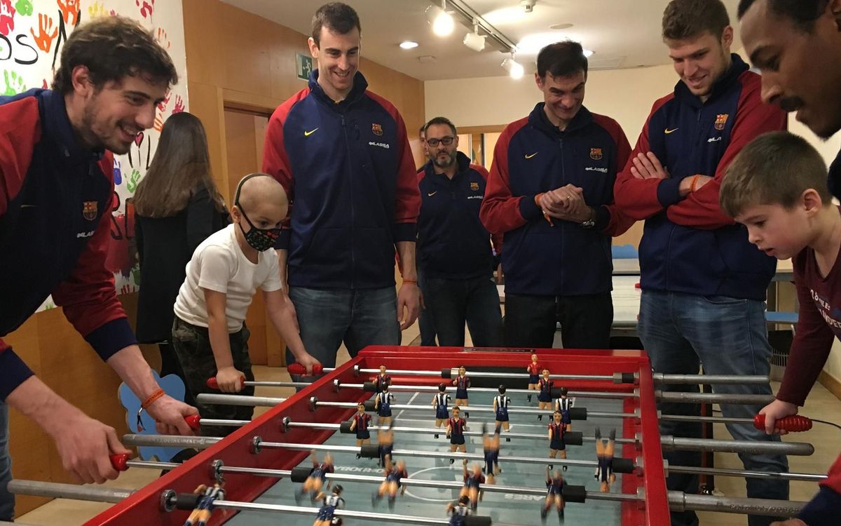El Barça Lassa reparteix il·lusió a diferents centres hospitalaris
