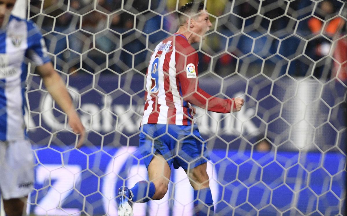 RIVAL WATCH: Barça one point off top after Real Madrid game is postponed, Torres brace secures Atlético victory