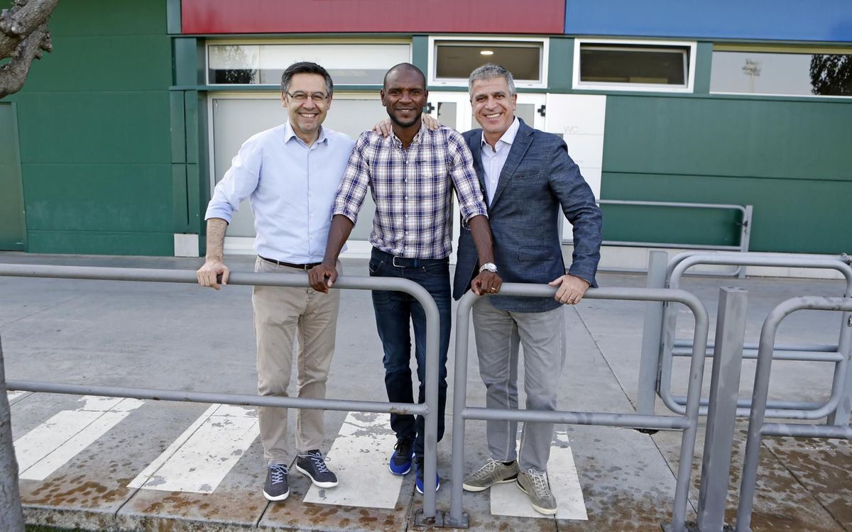 Bartomeu, Mestre i Abidal visiten l’entrenament