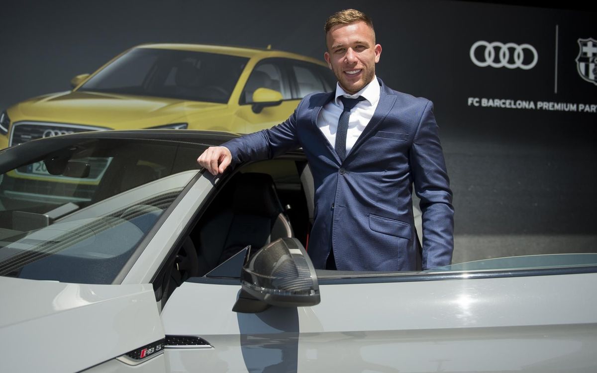 Vidéo - En voiture avec Arthur du FC Barcelone