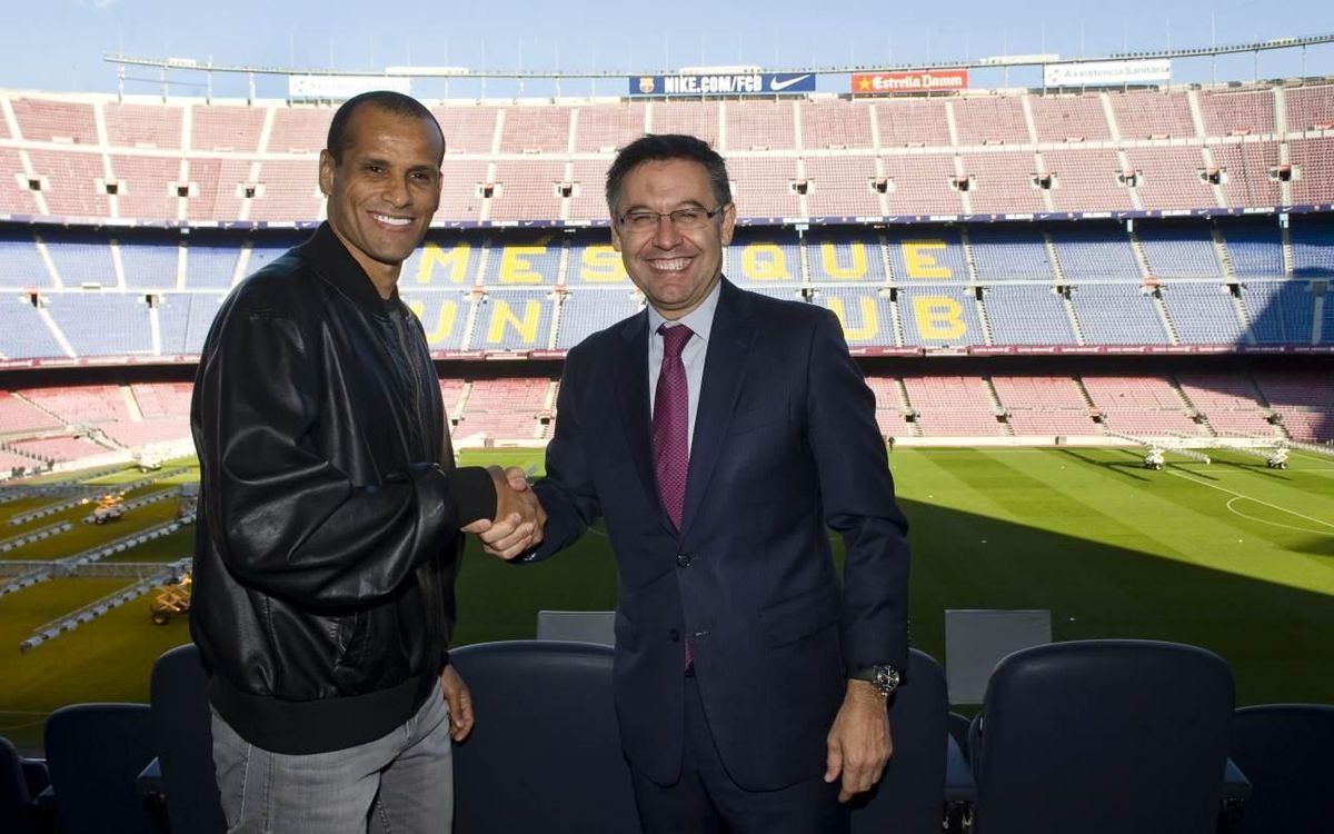 Rivaldo, de visita en el Camp Nou